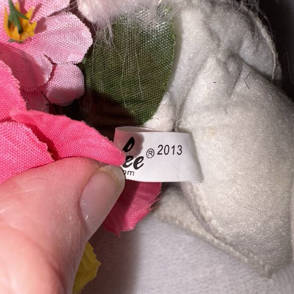 Annalee White 5" Mouse w/ long tail, holding Spring Flowers 2013 Easter EUC - Picture 6 of 7